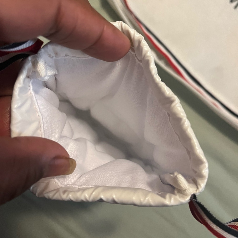 Moncler Bundle. Dust bag, zipper pouch, glasses cloth & sunglass holder. - Picture 4 of 7